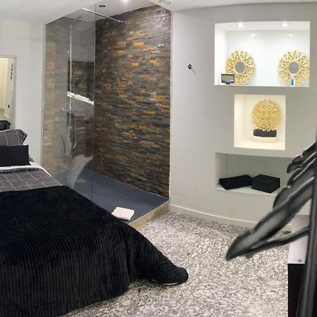 Modern Room With Indoor Shower Near The River - Quarto Moderno Com Duche Interior Proximo Da Ribeira Vila Nova de Gaia Dış mekan fotoğraf
