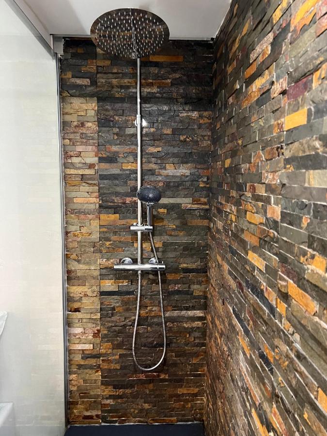 Modern Room With Indoor Shower Near The River - Quarto Moderno Com Duche Interior Proximo Da Ribeira Vila Nova de Gaia Dış mekan fotoğraf